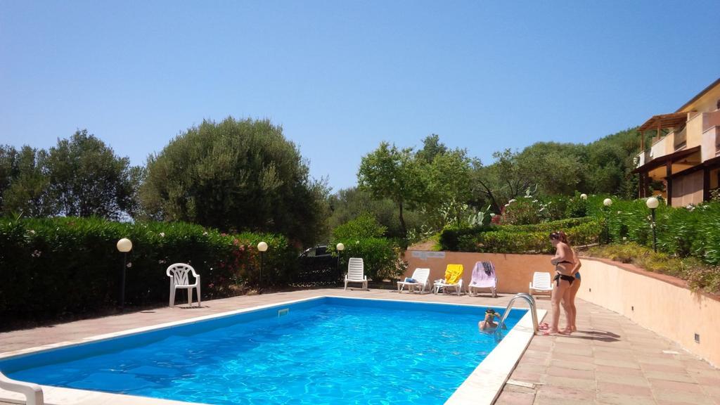 Ferienwohnung A.I.R. Badesi Borgo Di Mare Exterior foto